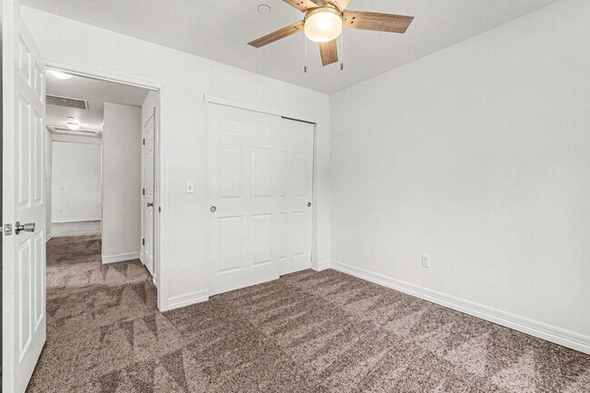 Building Photo - 1205 Raven Pl