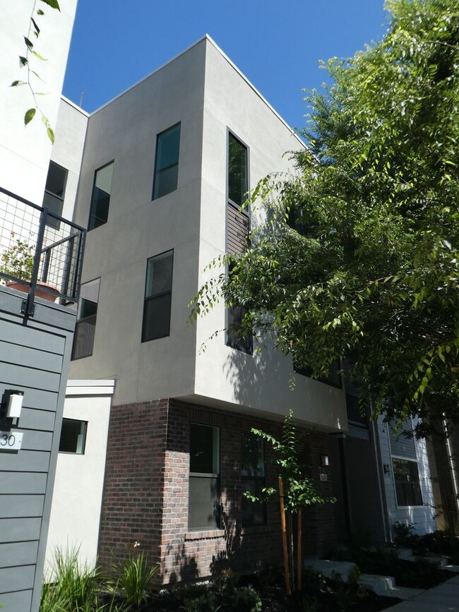 Building Photo - 2 bedroom | 2.5 bathrooms | Home in Alkali...