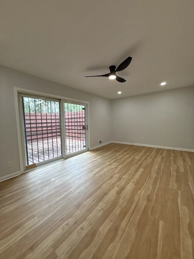 Building Photo - 3 bed 2 bath in Decatur!