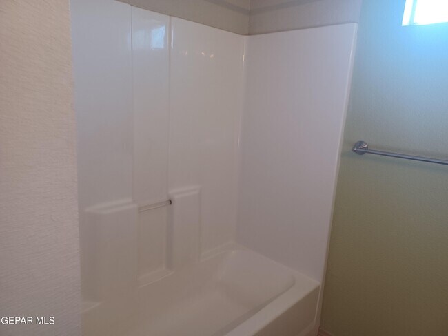 Building Photo - 2300 Honey Dew St