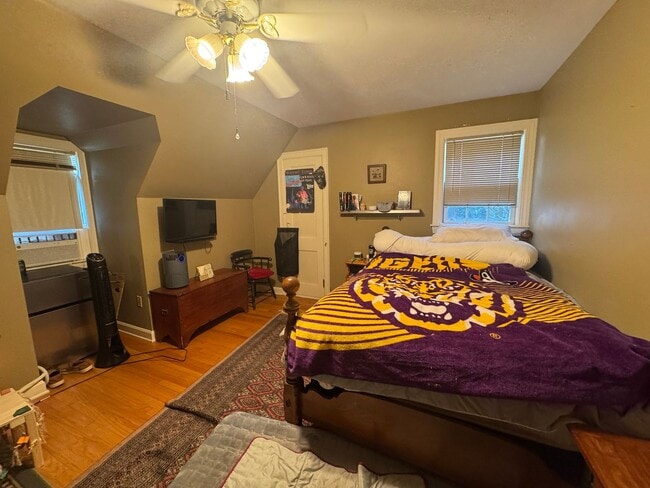 Building Photo - Beautifully Furnished Three Bedroom Home