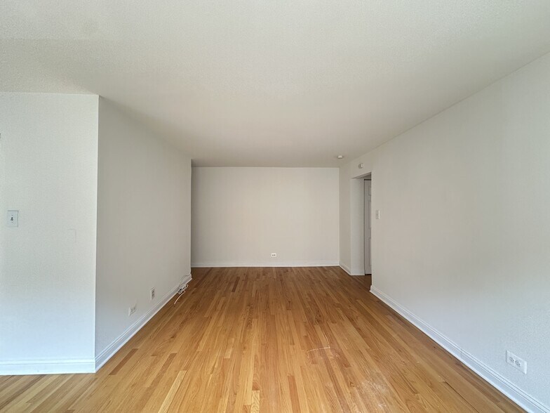 Building Photo - 3710 N Pine Grove Ave