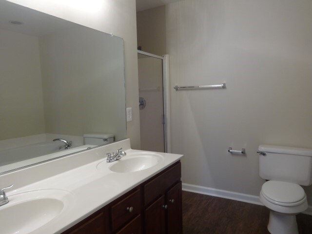 Building Photo - 1100 Briar Rose Ln