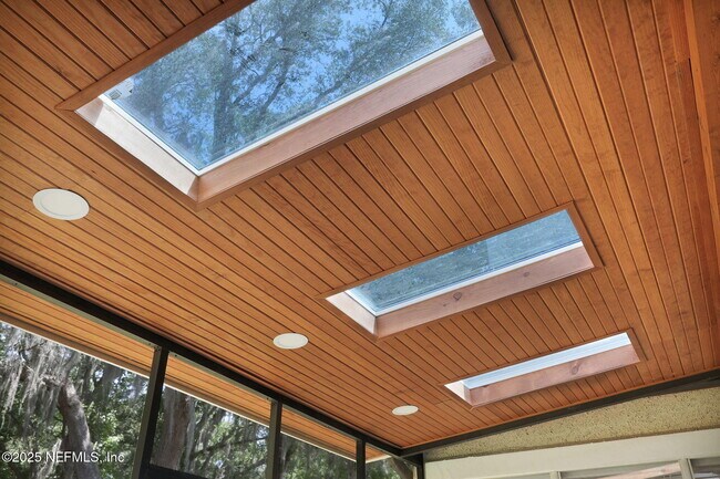 Building Photo - 526 Oakmont Dr