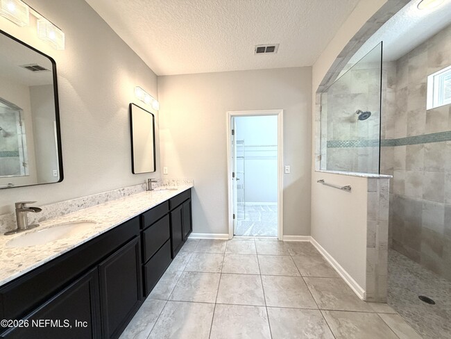 Building Photo - 197 Spring Park Ave