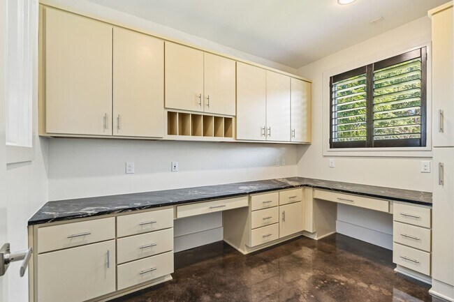 Building Photo - 3610 Oak Forest Dr