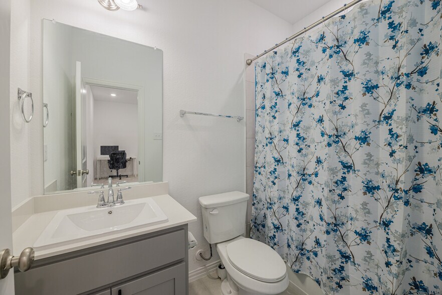 Building Photo - 9916 Hennings St