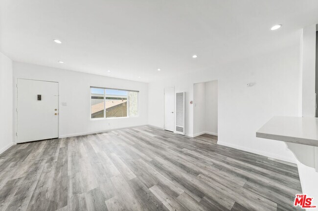 Building Photo - 646 Tularosa Dr