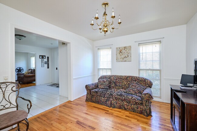 Building Photo - 9124 Orchard Brook Dr