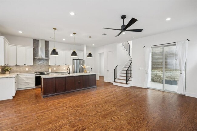 Building Photo - 6902 Northeast Dr