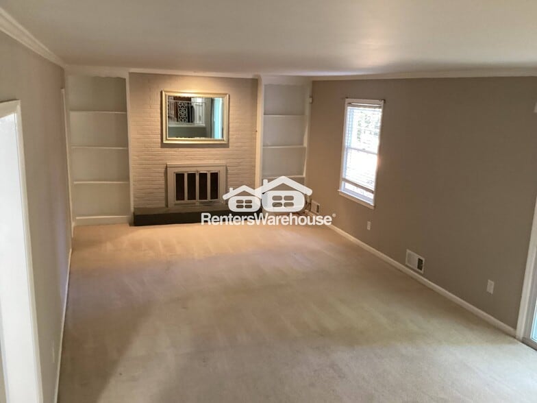 Building Photo - 4695 N Peachtree Rd