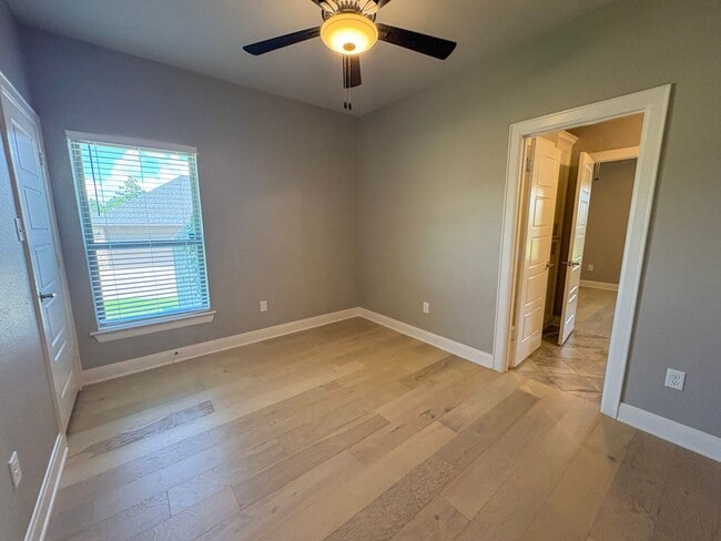 Building Photo - Available Now! Gorgeous 4 Bedroom 3 Bath i...