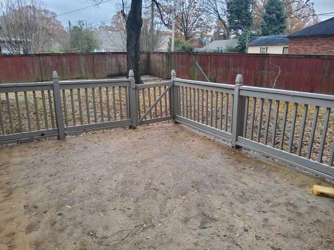 Building Photo - Picturesque Home Worth Checking Out