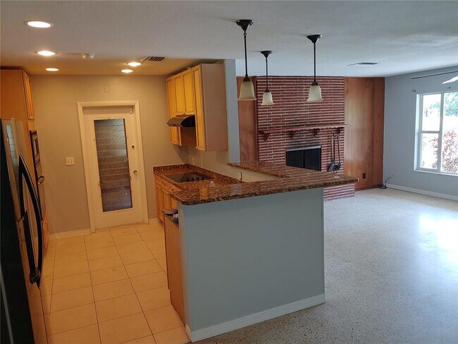 Building Photo - 2446 Fairway Ave S