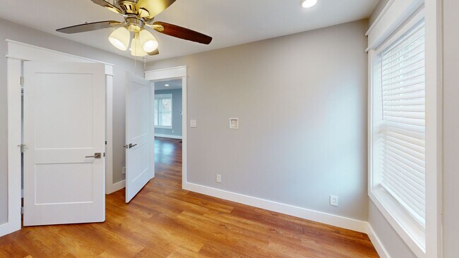 Building Photo - 316 S 17th St