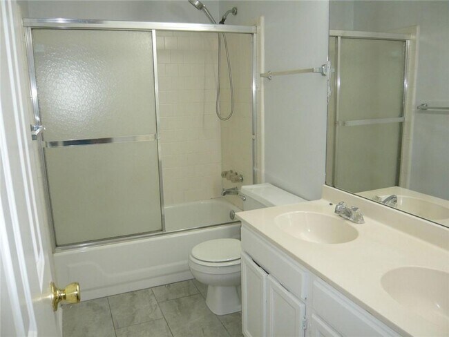 Building Photo - 10970 Egmont Dr