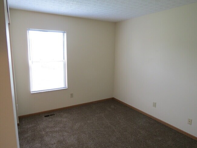 Building Photo - 1271 Caravel Dr