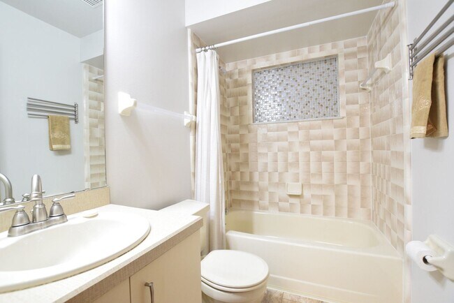 Building Photo - 3 br, 2 bath House - 236 Secret Way