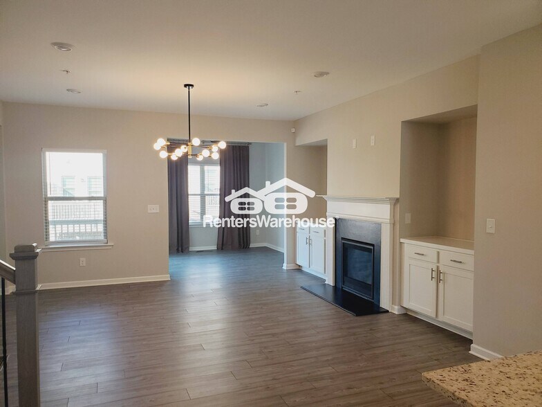 Building Photo - 328 Commons Ave