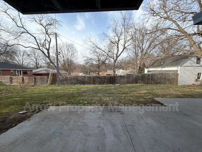 Building Photo - 320 Lincoln St