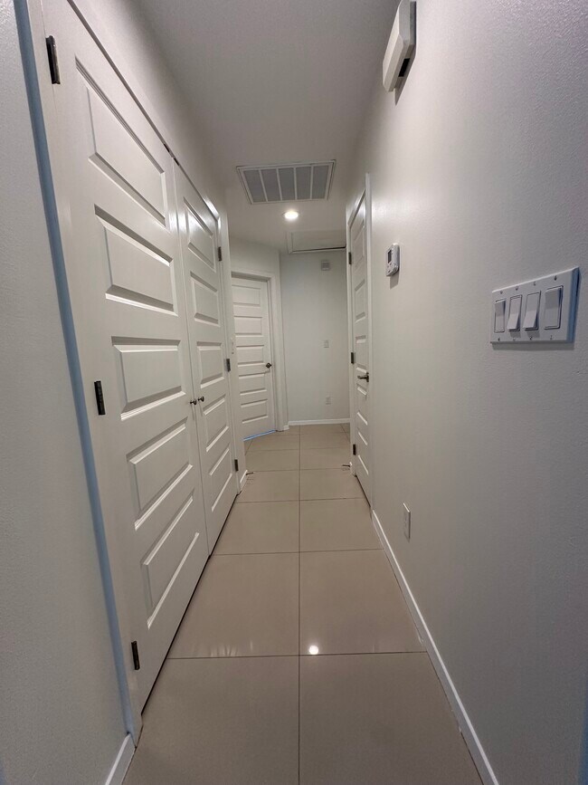 Building Photo - 2804 Wolverine St