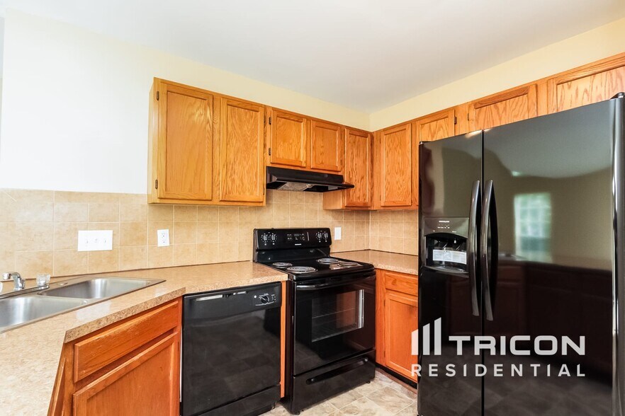 Building Photo - 5407 River Falls Dr