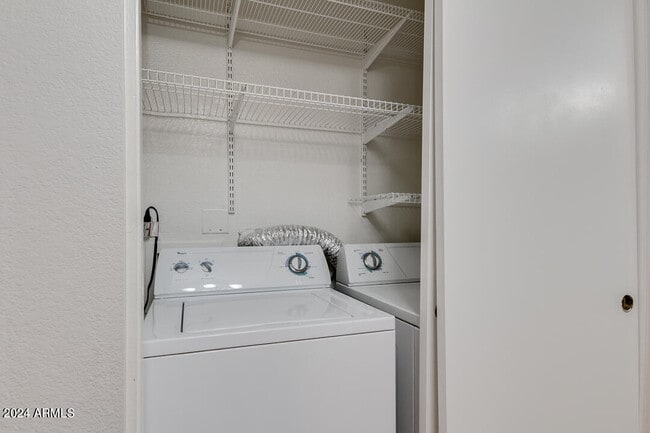 Building Photo - 195 N Cottonwood St