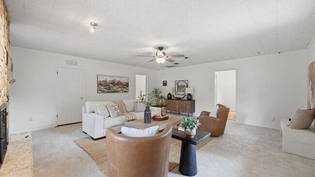 Building Photo - Beautiful Home on Nearly an Acre in Helotes with Pool, Office & No HOA