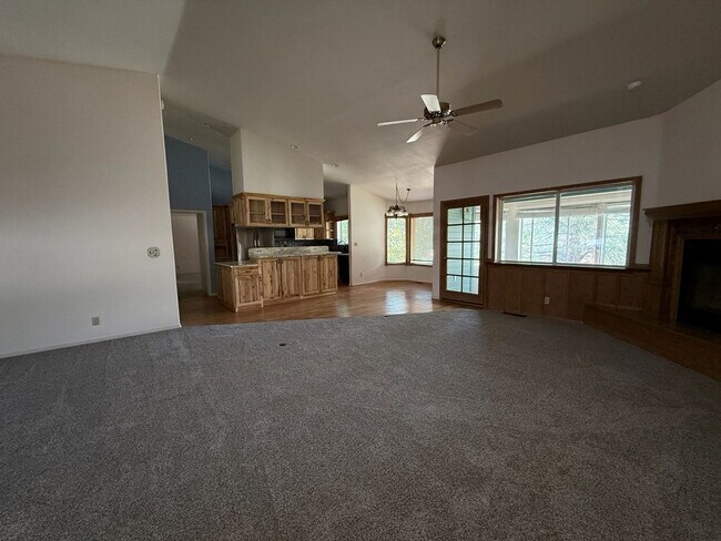 Building Photo - AVAILABLE SOON! Large Single level Sinagua...