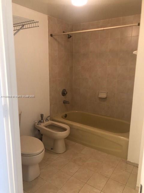 Building Photo - 9300 Fontainebleau Blvd