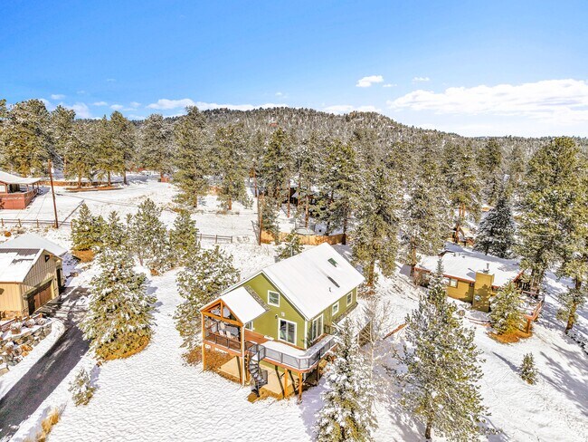 Building Photo - 28585 Evergreen Manor Dr