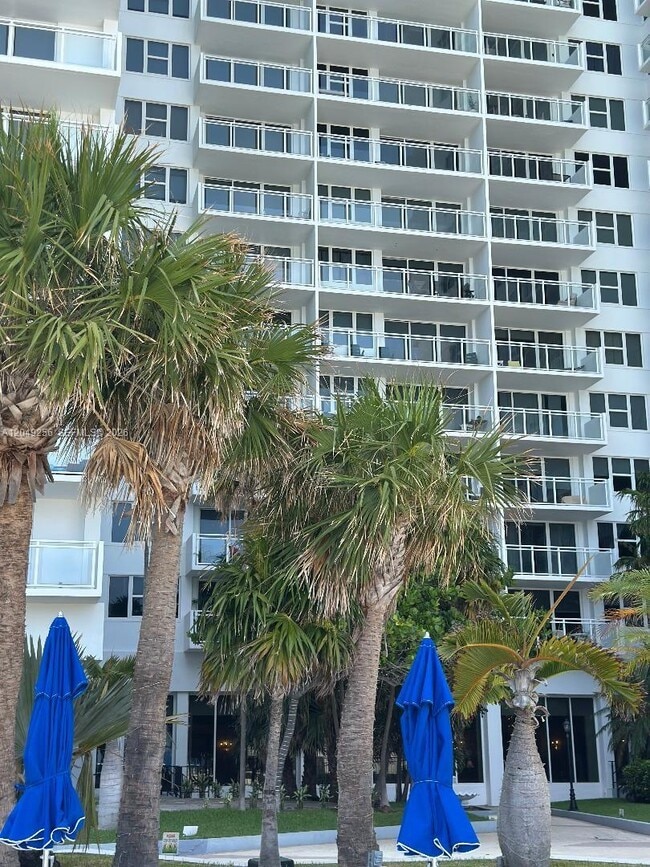 Building Photo - 2030 S Ocean Dr