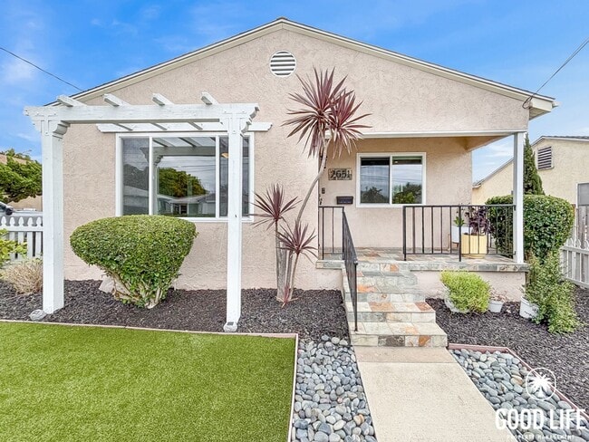Building Photo - Inviting 3BD/2BA South Park Home with Turf Yards, Hardwood Floors & A/C