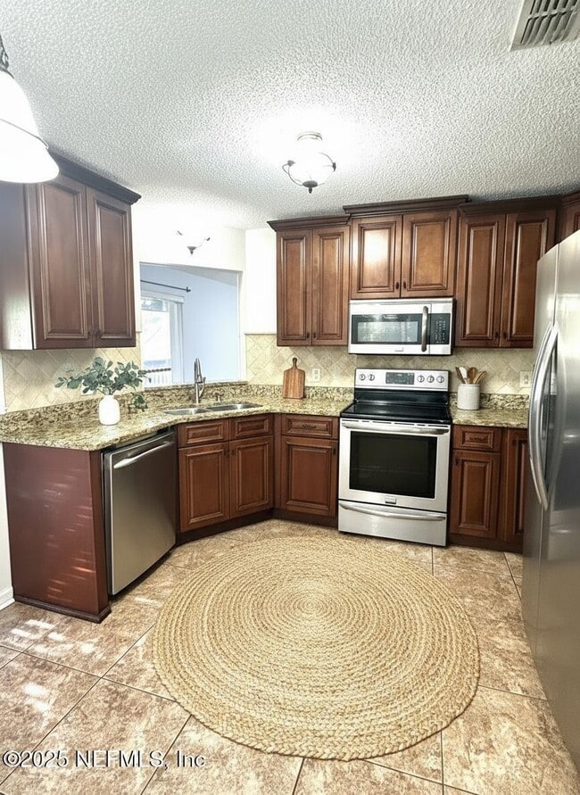 Building Photo - 3801 Crown Point Rd