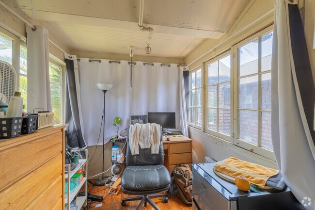 Third Floor Single - 155 SF - Cloyne Court