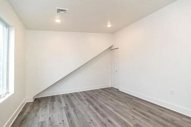 Building Photo - Brand New 4 Bedroom / 3.5 Bathroom Townhom...