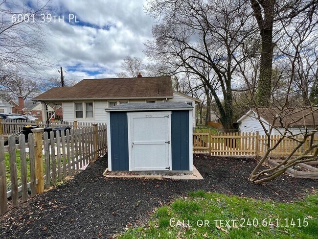 Building Photo - 6001 39th Pl
