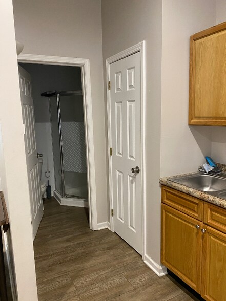 Building Photo - 1421 N Main St