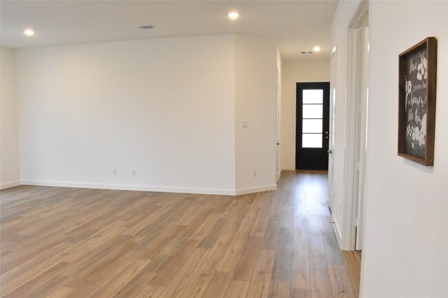 Building Photo - 32042 Sweet Pea Mdw Dr