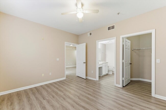 Building Photo - 2801 Chancellorsville Dr
