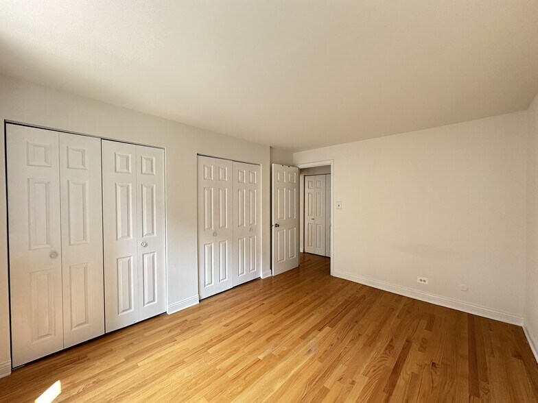 Building Photo - 3710 N Pine Grove Ave