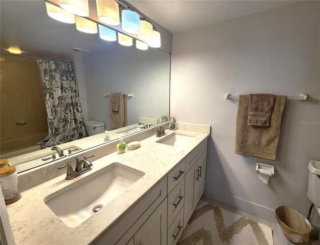 Building Photo - 5901 Bahia Del Mar Cir N