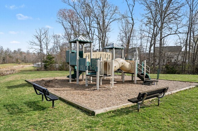 Building Photo - Built 2024 | Modern Townhome Near Fredericksburg – More Space, Better Value