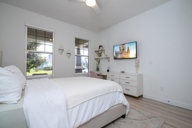 Building Photo - "Spacious 4-Bedroom Retreat with 3 Full Baths in Winter Garden's Serene Sanctuary"