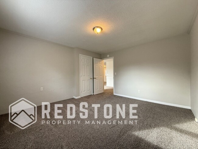 Building Photo - 431 Cleveland Ct