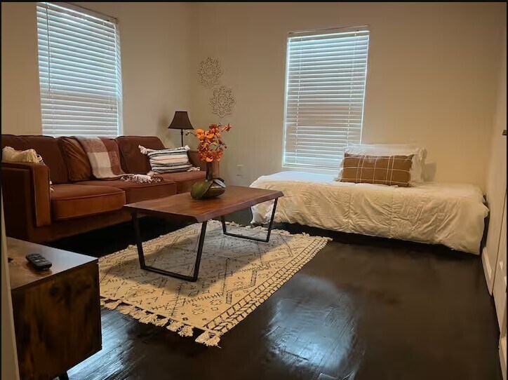 Building Photo - 2817 Southmore Blvd