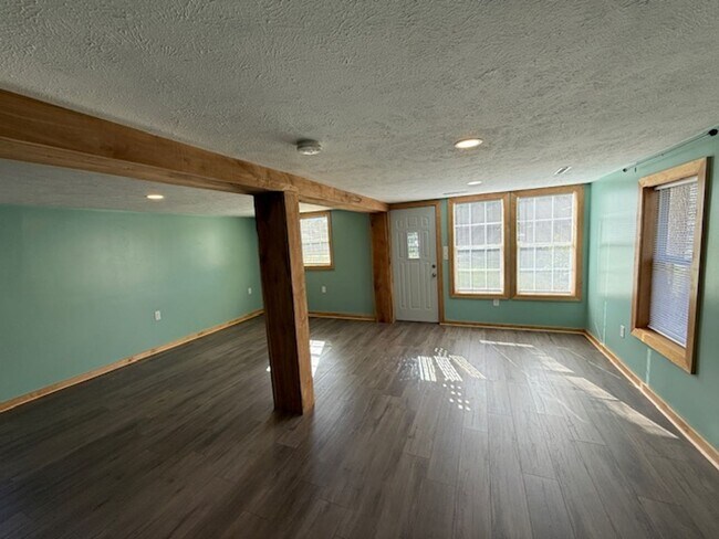 Building Photo - 1214 W Rogers St
