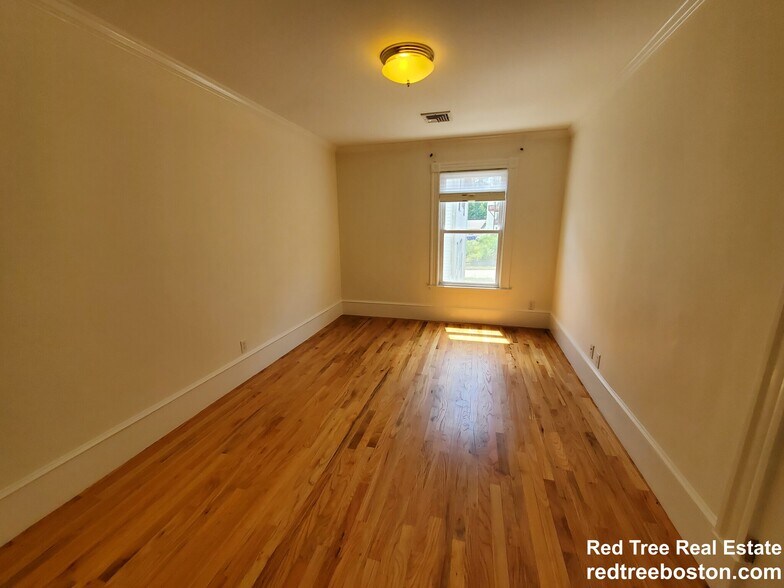 Building Photo - 8 White Ave