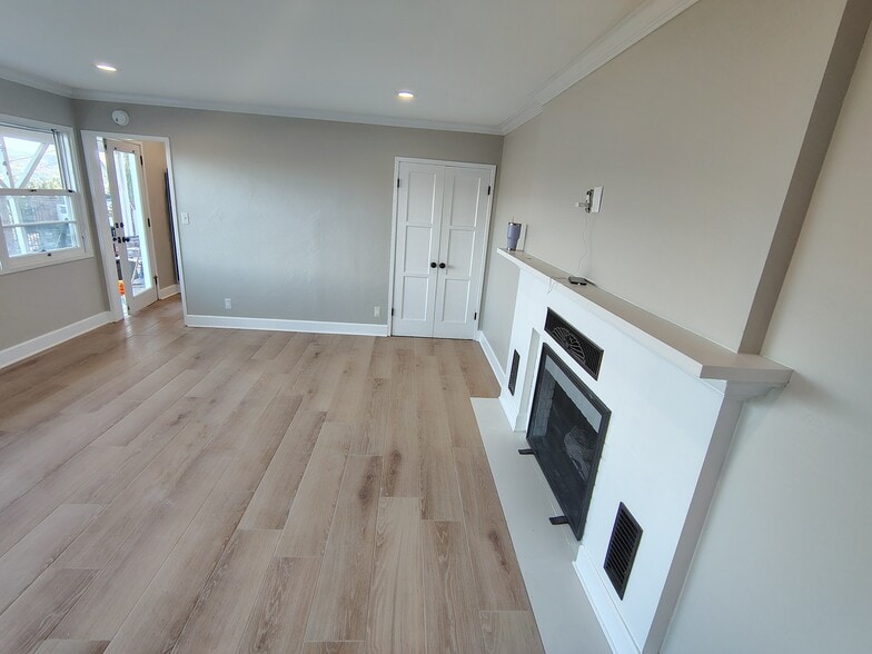 Building Photo - 4343 Valle Dr