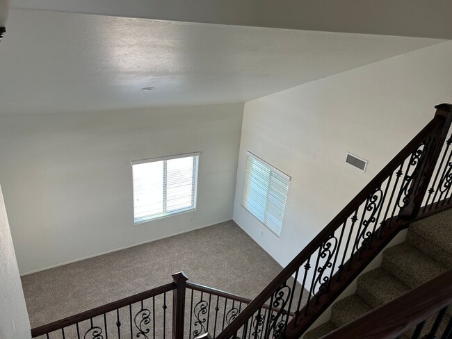 Building Photo - SAGUARO POOL HOME!